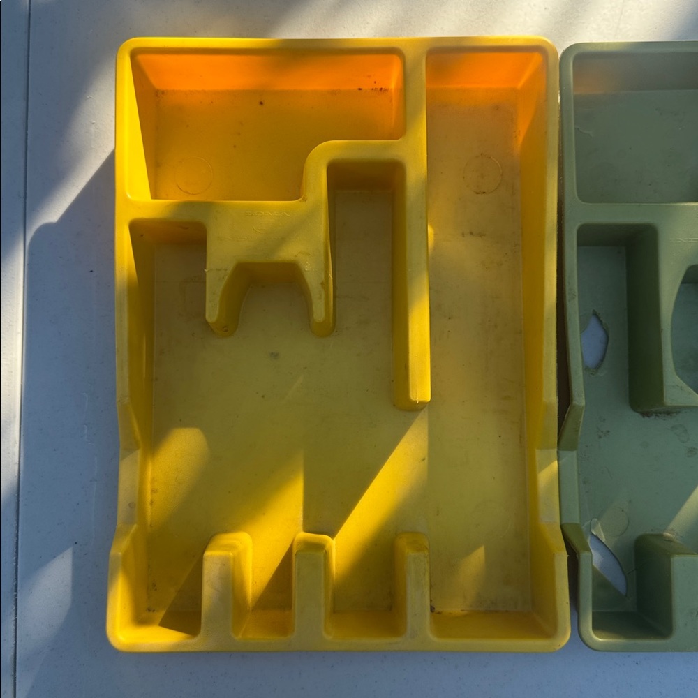 Vintage 60s/70s Yellow and Green Plastic Silverware Flatware Drawer Organizers - Picture 3 of 4
